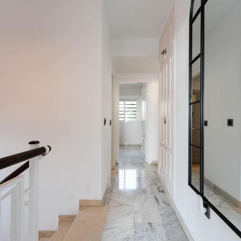 Exclusive Villa with Sea View Near Center - Casa de 6 dormitorios - 40