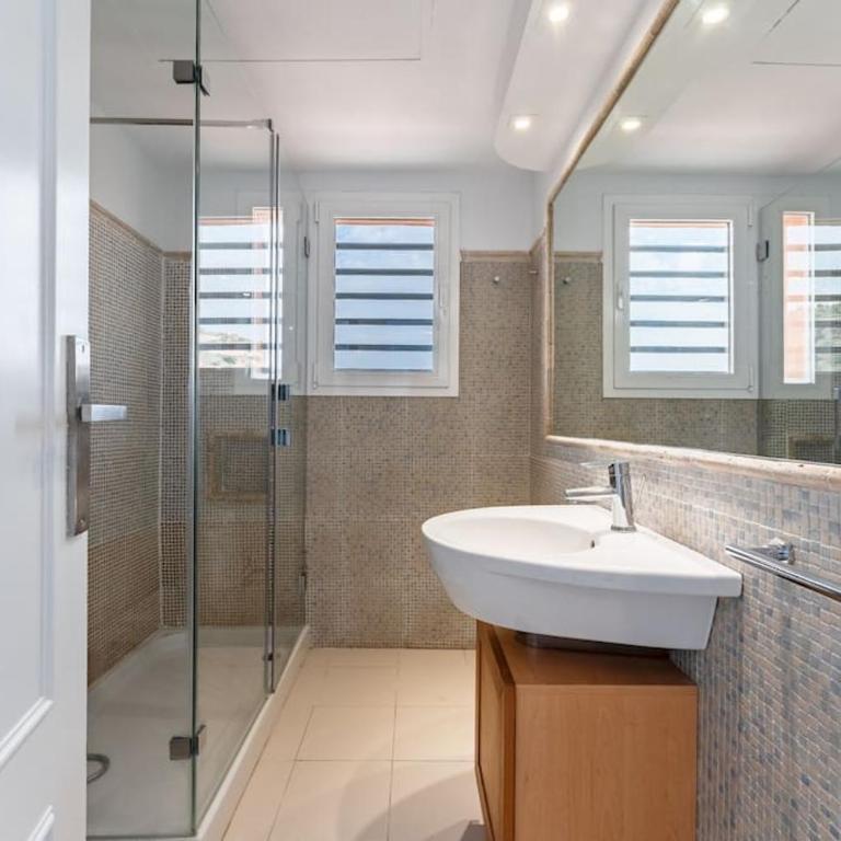 Exclusive Villa with Sea View Near Center - Casa de 6 dormitorios - 20
