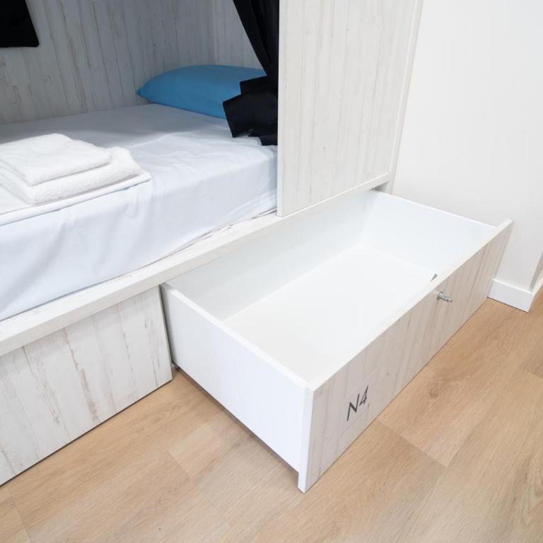 Adventure Hostel Madrid - 8-Bed Mixed Dormitory Room - 4