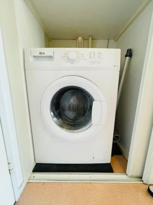 Studio proche tram- Parking privé - 2 voyageurs - Studio with Sofa Bed - 24