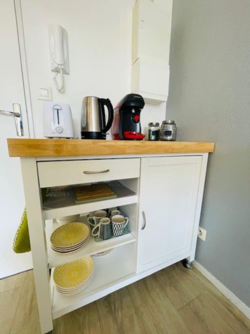 Studio proche tram- Parking privé - 2 voyageurs - Studio with Sofa Bed - 14