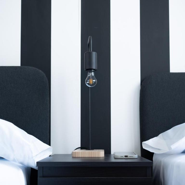 Adventure Hostel Madrid - Double Room with Private Bathroom - 9