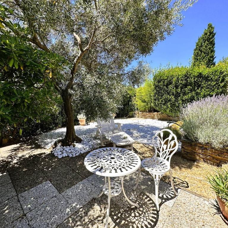 Mazet Mireille climatisé pour 4 personnes avec tennis et piscine à La Londes-Les-Maures - Maison de Vacances - 3