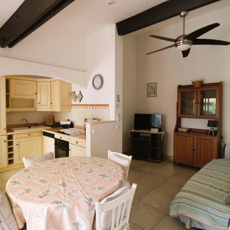 Mazet Mireille climatisé pour 4 personnes avec tennis et piscine à La Londes-Les-Maures - Maison de Vacances - 4