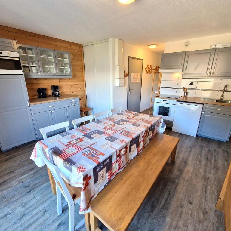 Appartement 3 Pièces + Cabine 8/10 Pers. - Cœur de Station, Proche Pistes et Commerces, 55m² - FR-1-265-191 - Appartement (10 Adultes) - 1
