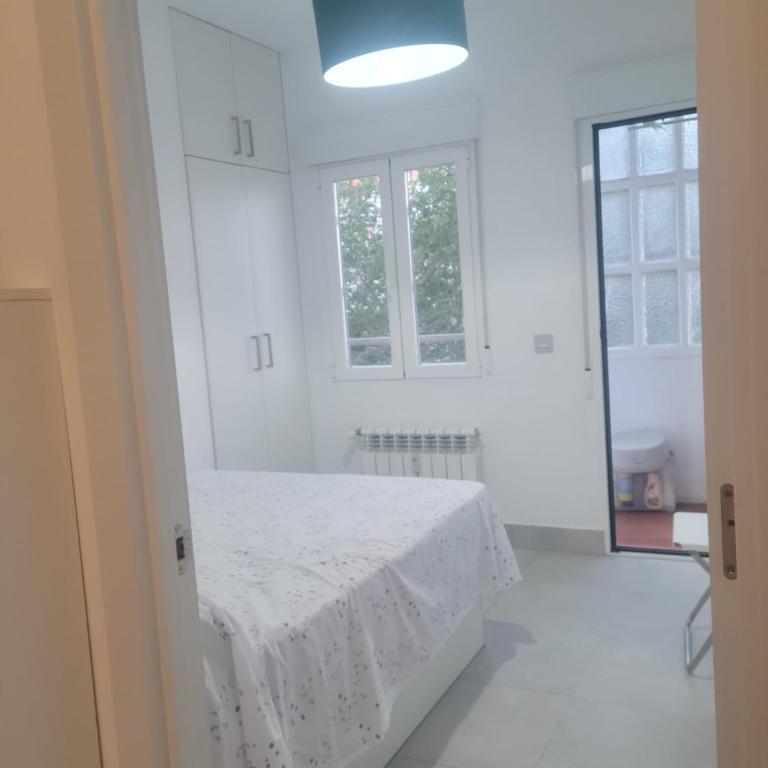 250m Chamartin, 250m plaza castilla, 3 stops Bernabeu - Two-Bedroom Apartment - 2