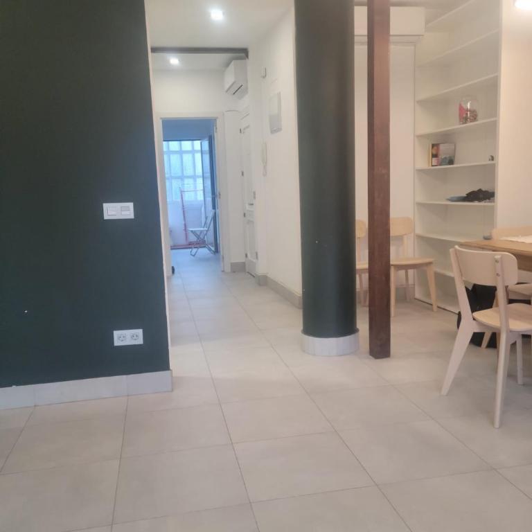 250m Chamartin, 250m plaza castilla, 3 stops Bernabeu - Two-Bedroom Apartment - 17