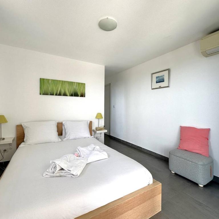 Villa Eden pour 8 personnes climatisée avec piscine chauffée et vue mer à La Londe-les-Maures - Maison de Vacances 4 Chambres - 28
