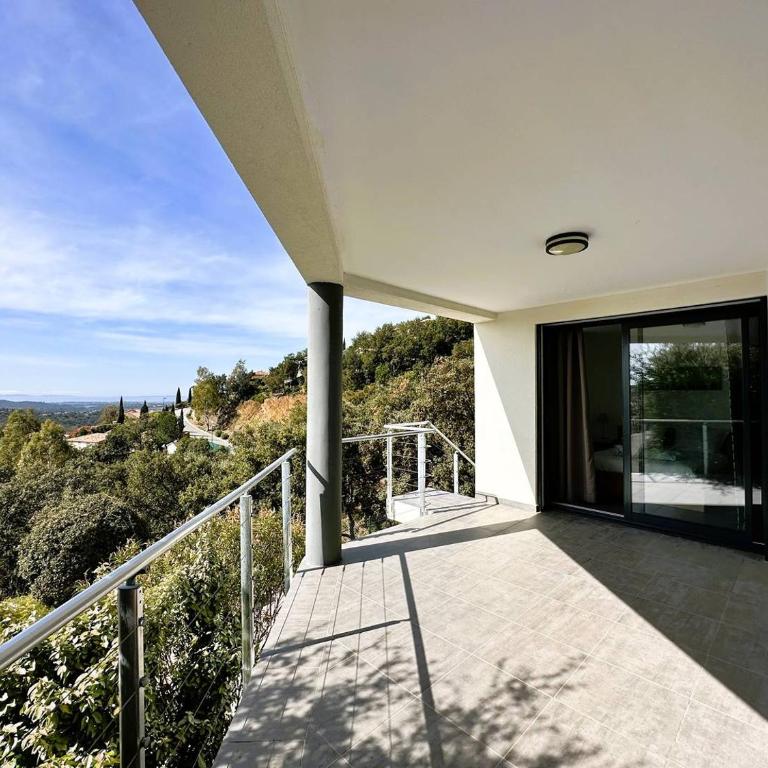 Villa Eden pour 8 personnes climatisée avec piscine chauffée et vue mer à La Londe-les-Maures - Maison de Vacances 4 Chambres - 8