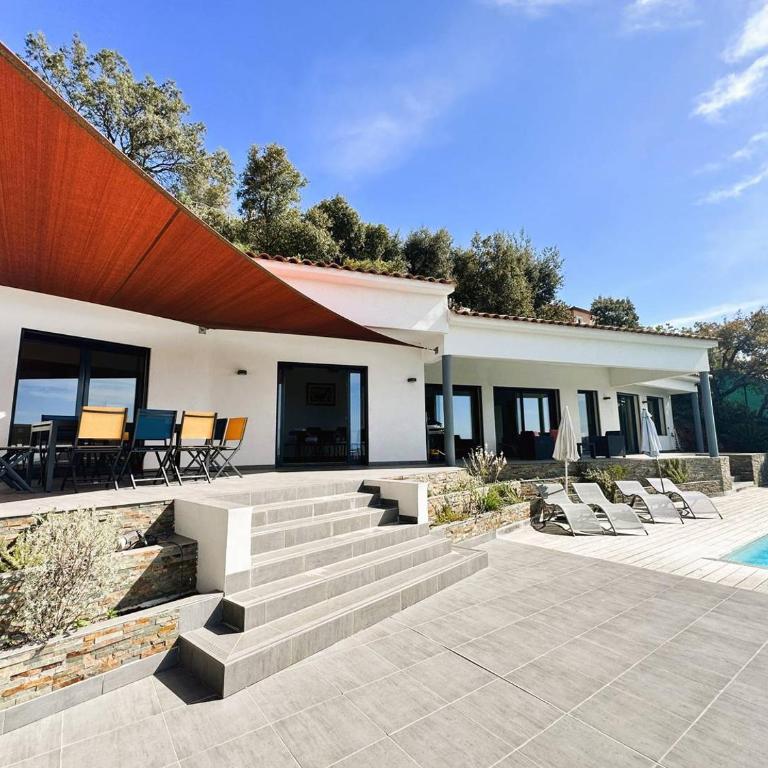 Villa Eden pour 8 personnes climatisée avec piscine chauffée et vue mer à La Londe-les-Maures - Maison de Vacances 4 Chambres - 5