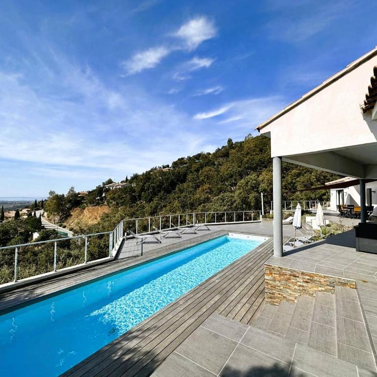 Villa Eden pour 8 personnes climatisée avec piscine chauffée et vue mer à La Londe-les-Maures - Maison de Vacances 4 Chambres - 6