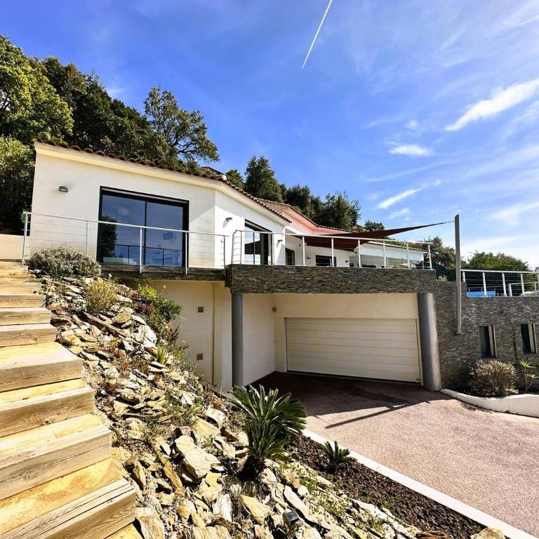 Villa Eden pour 8 personnes climatisée avec piscine chauffée et vue mer à La Londe-les-Maures - Maison de Vacances 4 Chambres - 7