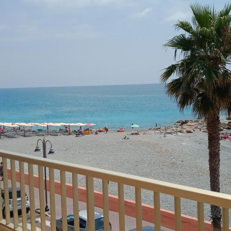 Appartamento Giardino 4 - Apartment mit 2 Schlafzimmern, einem Balkon und Meerblick - 1