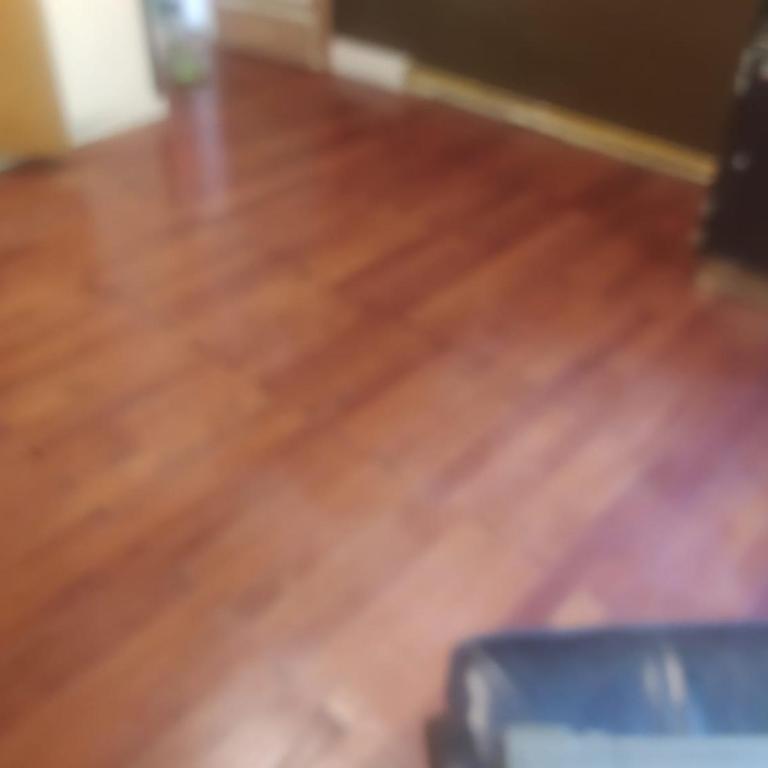 Departamento con balcon al frente 5 ambientes y jardin - Apartamento de 3 dormitorios - 12