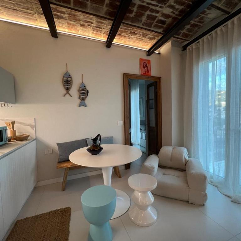 Suite BURBERA - One-Bedroom Apartment with Sea View and Terrace - 2