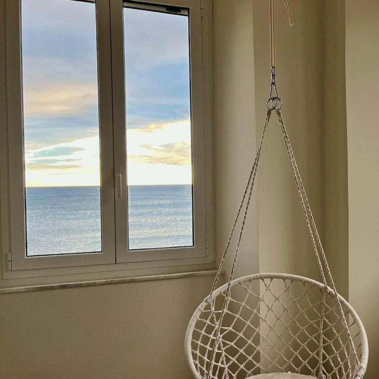 Charming Beach Flat with Seaview - Two-Bedroom Apartment - 3