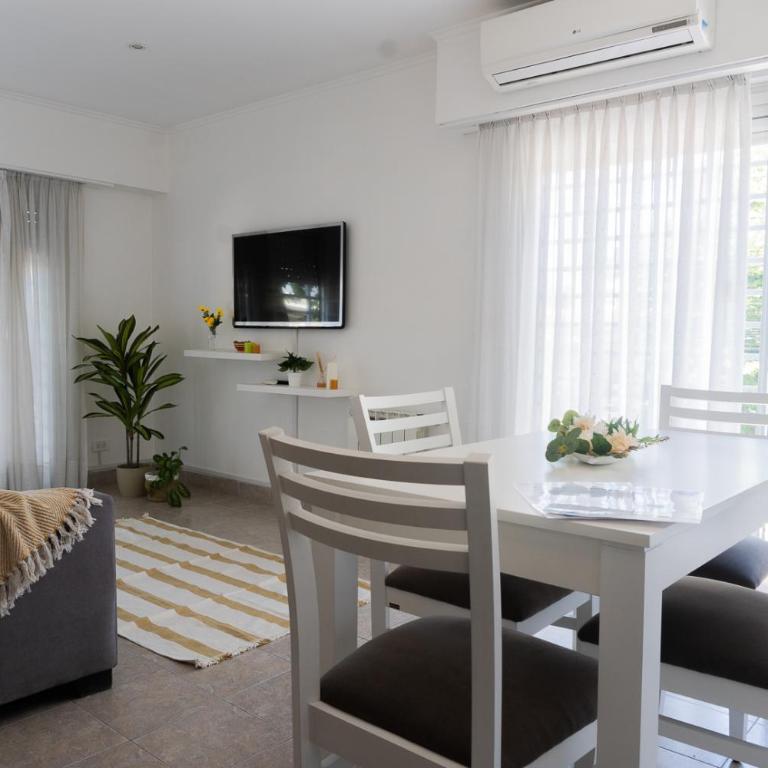Departamento acogedor y luminoso zona Guemes para mayores de 30 años - Apartamento de 2 dormitorios - 1