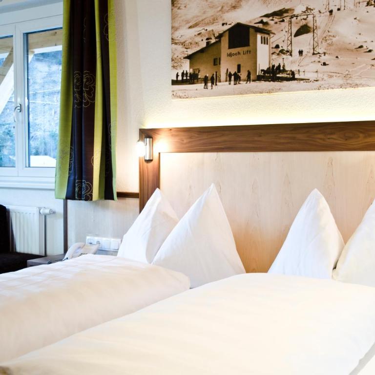 Hotel Tannenhof - Doppelzimmer mit Zustellbett - 3
