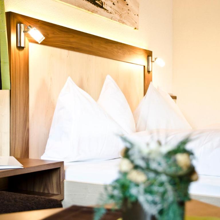 Hotel Tannenhof - Doppelzimmer mit Zustellbett - 5