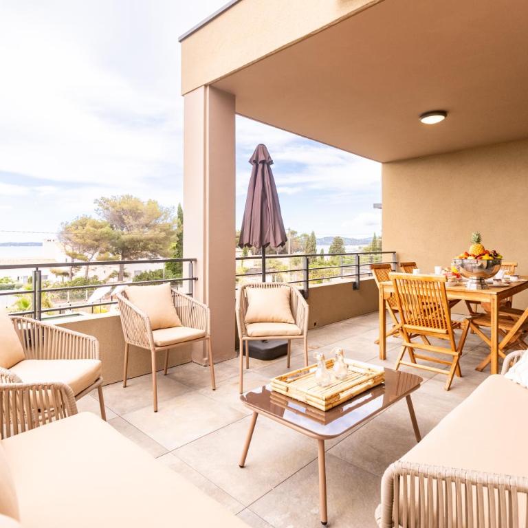 La Villa Sambro - Appartement 4 Chambres - Vue sur Piscine - 7