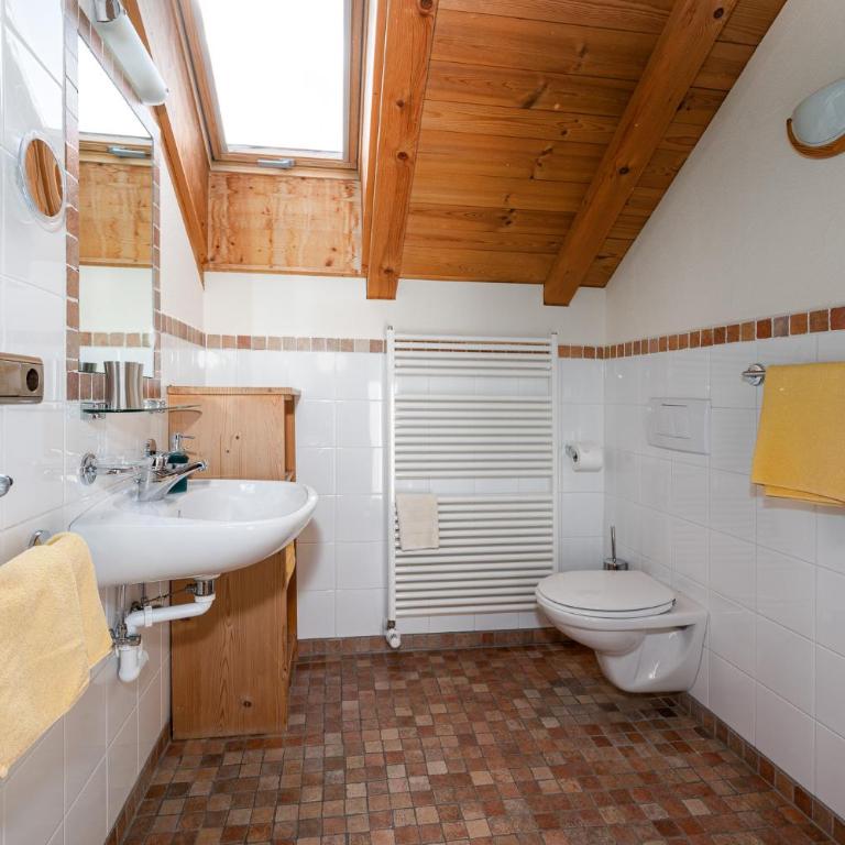 Froetscherhof, Urlaub auf dem Bio-Bauernhof in Brixen, Appartments, Sauna und BrixenCard - Two-Bedroom Apartment - 22