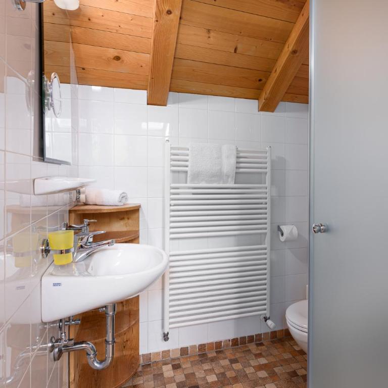 Froetscherhof, Urlaub auf dem Bio-Bauernhof in Brixen, Appartments, Sauna und BrixenCard - Two-Bedroom Apartment - 25