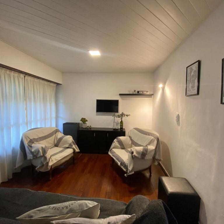 Chalet MDQ - Playa Grande - Los Troncos - Para 6 - Casa Vacacional de 3 dormitorios - 6