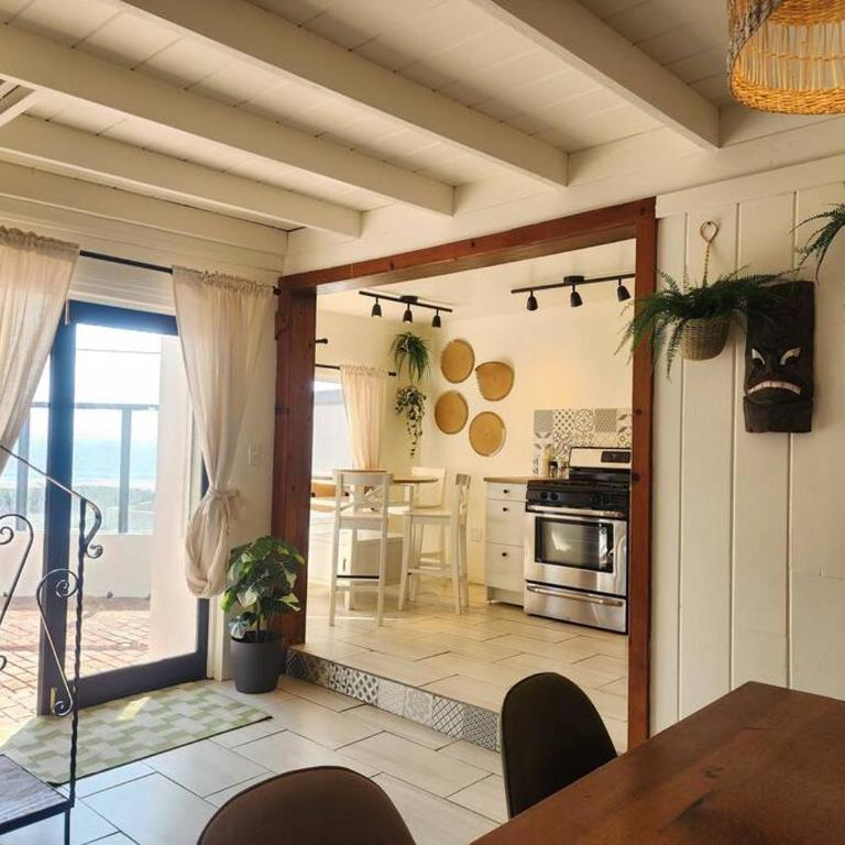 Casa Tiki - Tropical Beachfront Chilluxe - Three-Bedroom House - 6