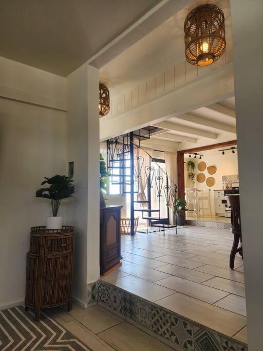 Casa Tiki - Tropical Beachfront Chilluxe - Three-Bedroom House - 9