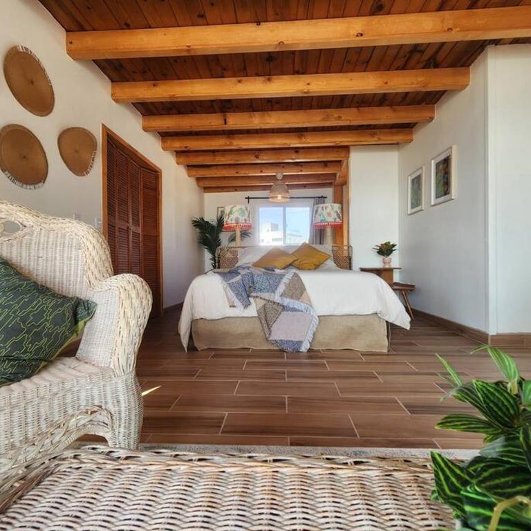 Casa Tiki - Tropical Beachfront Chilluxe - Three-Bedroom House - 16