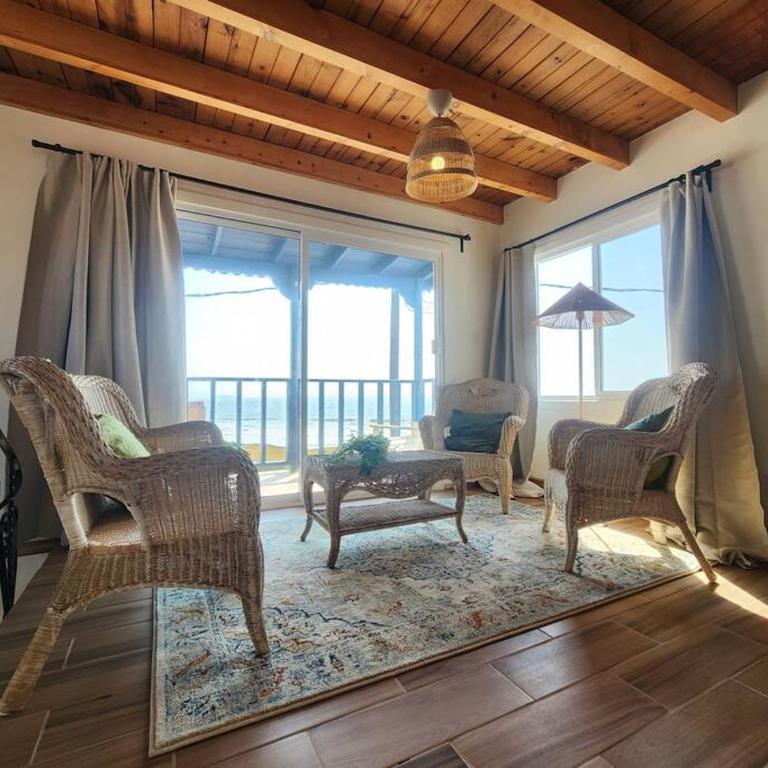 Casa Tiki - Tropical Beachfront Chilluxe - Three-Bedroom House - 22