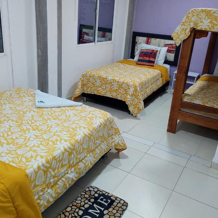 House Marfito Airport - Habitación Familiar con vistas al jardín - 4