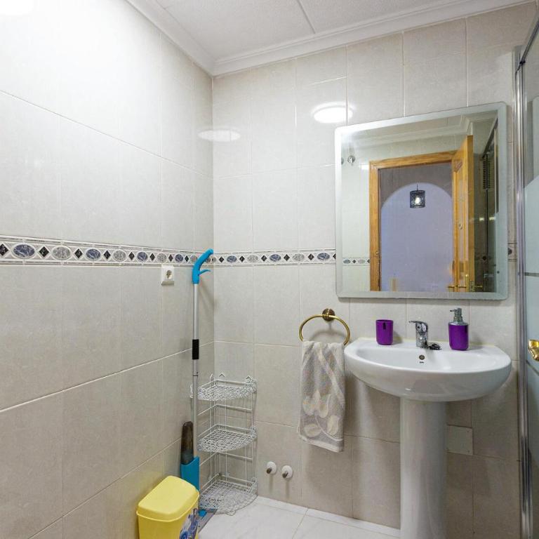 Beach Front Apartment In Torrevieja With Wifi - Apartamento de 2 dormitorios - 12