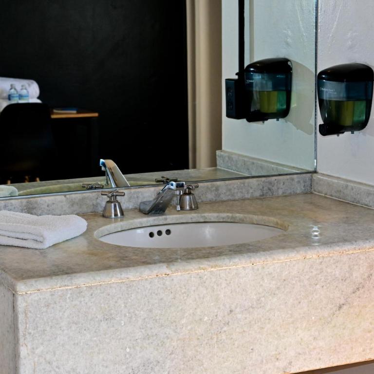 Hostel Mundo Joven Catedral - Superior Quadruple Room - 5