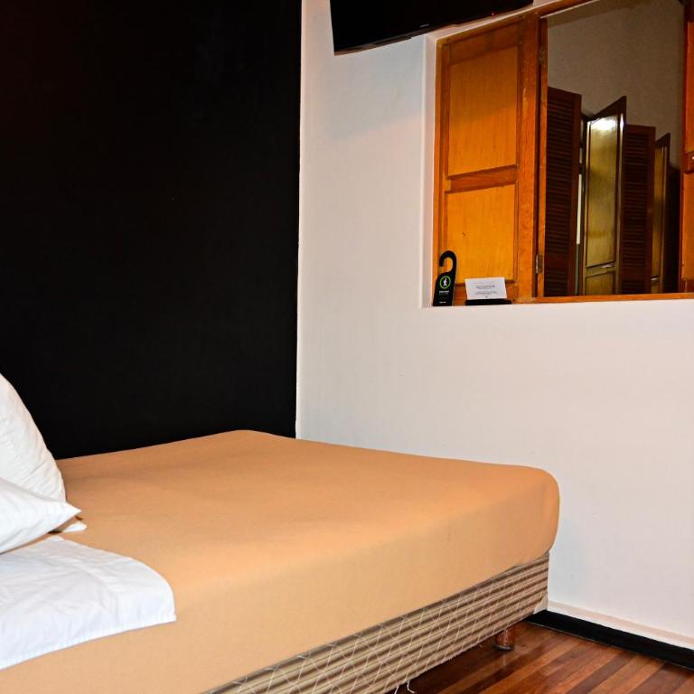 Hostel Mundo Joven Catedral - Small Double Room - 5