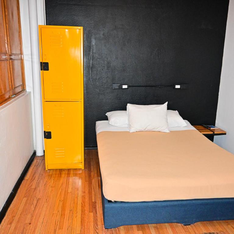 Hostel Mundo Joven Catedral - Small Double Room - 4