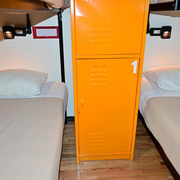 Hostel Mundo Joven Catedral - Bed in 4-Bed Female Dormitory Room Shared Bathroom - 3