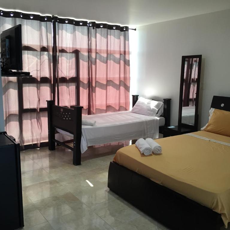 Hostal Central Beach - Standard Triple Room - 2
