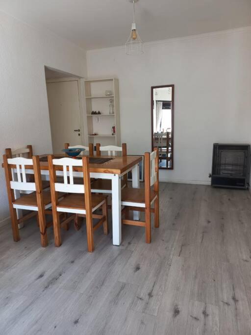 Depto 2 ambientes La Perla - One-Bedroom Apartment - 3