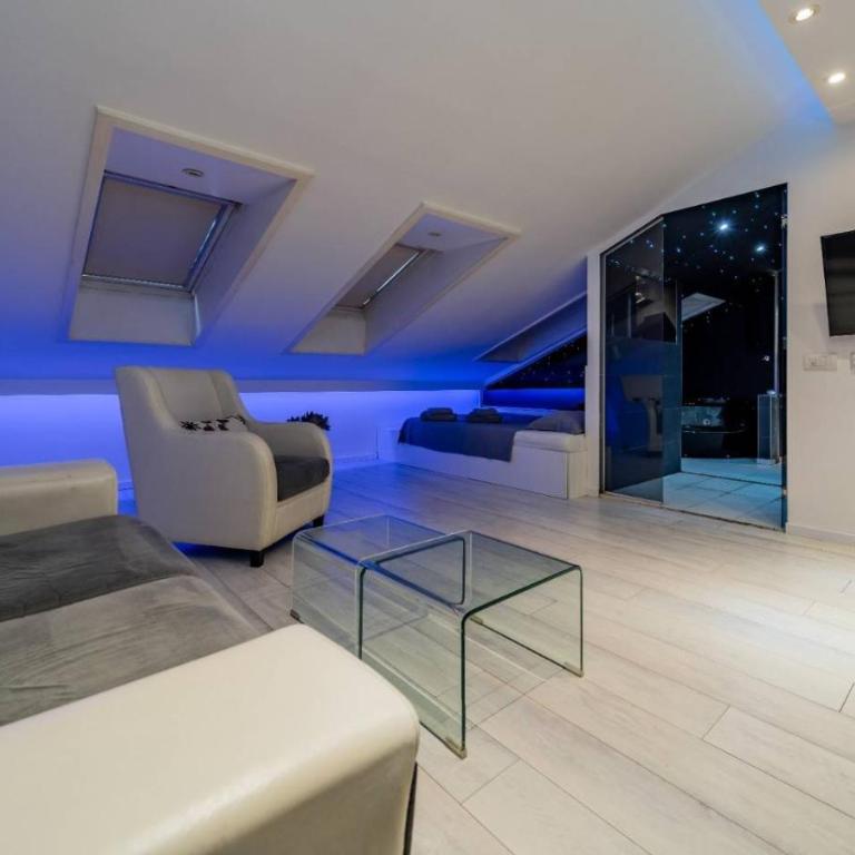 Morning Wood - Skylight - Studio - 5