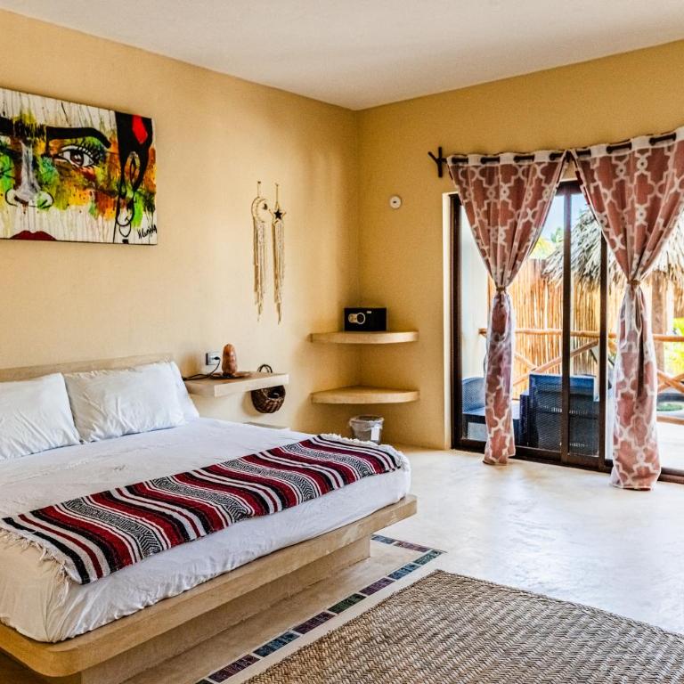 Atenea 3 private bedrooms - Estudio con vistas a la piscina - 2