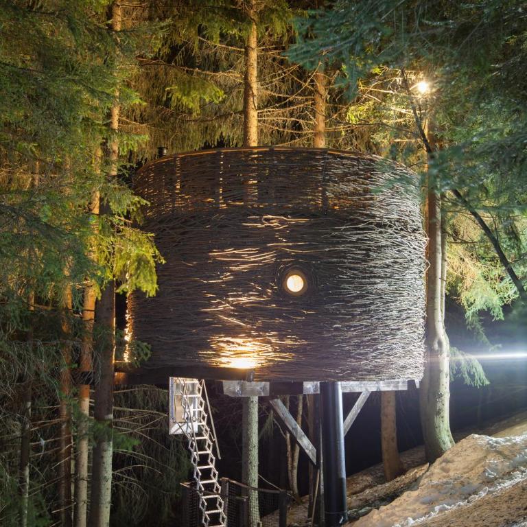 Cabane entre terre et ciel - Cabane dans les Arbres Nid - 9