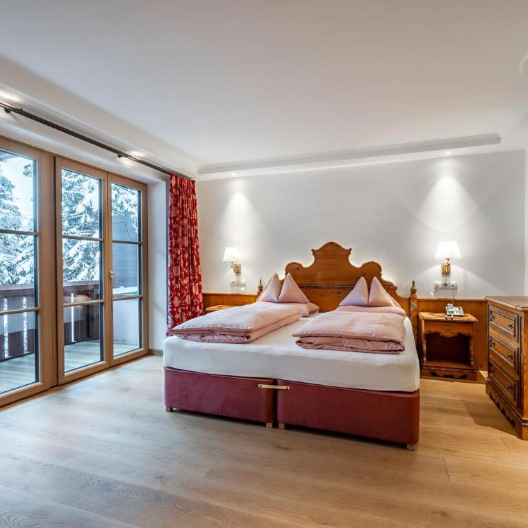Hotel Lech & Residenz Chesa Rosa - Standard Doppelzimmer mit Balkon Nebengebäude - 1