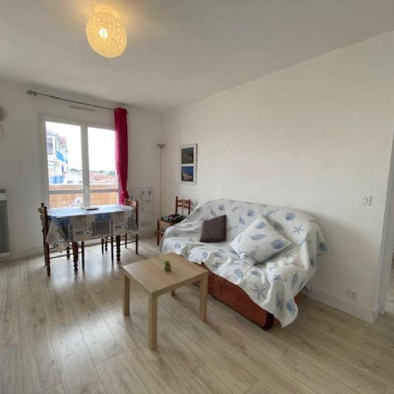 La Teste Centre 2 couchages avec balcon - One-Bedroom Apartment with Balcony - 2