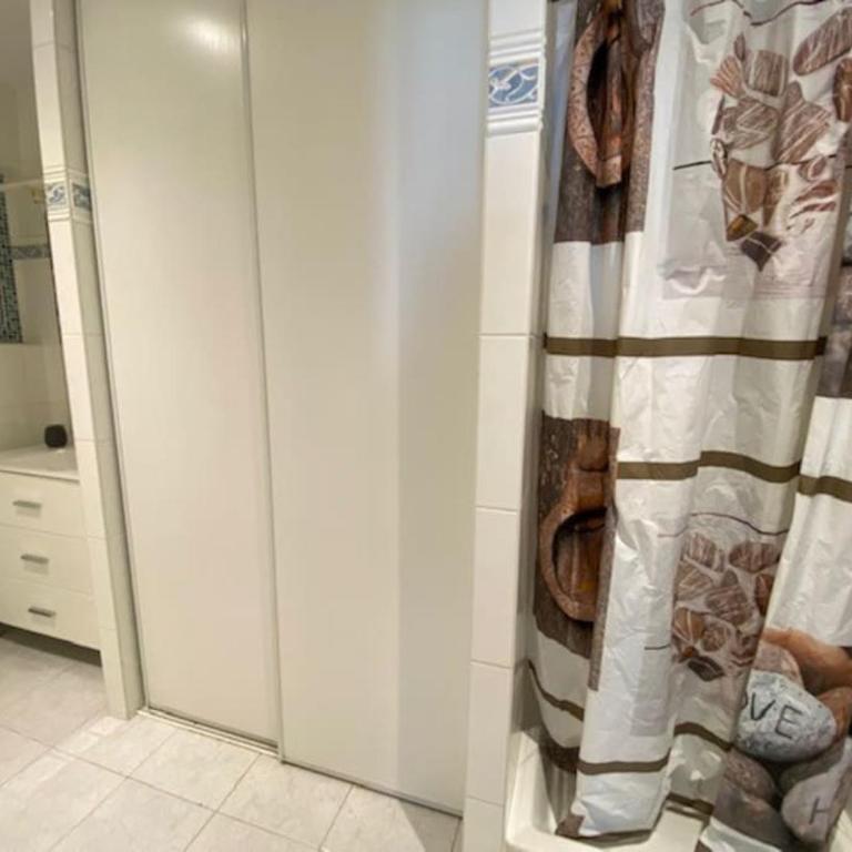 La Teste Centre 2 couchages avec balcon - One-Bedroom Apartment with Balcony - 6