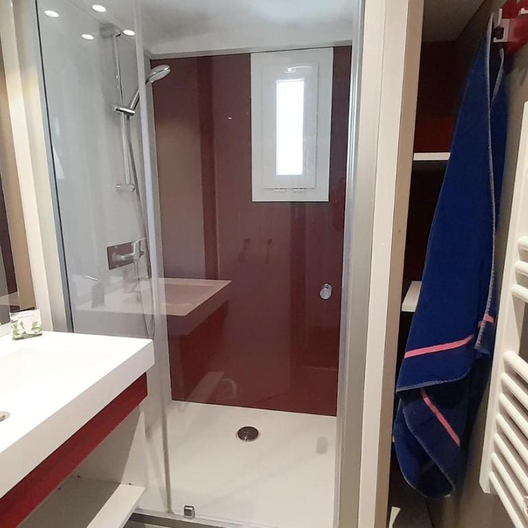 Camping La Pinatelle - Chalet 3 Chambres - 6
