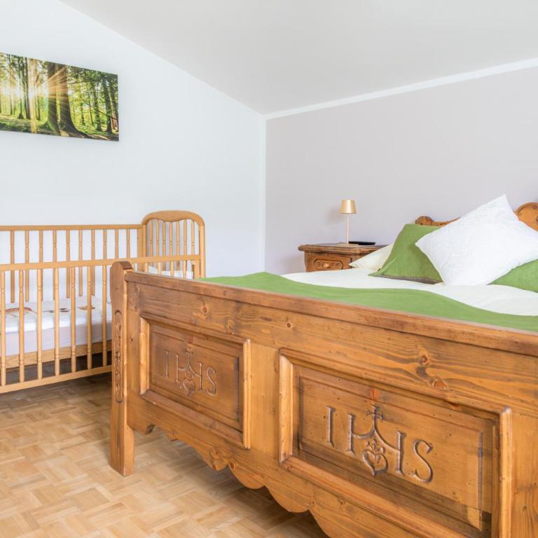 Stadtbauernhof Salzburg - Ferienwohnung - Gut Unterleithen - farm & the city - Two-Bedroom Apartment - 3