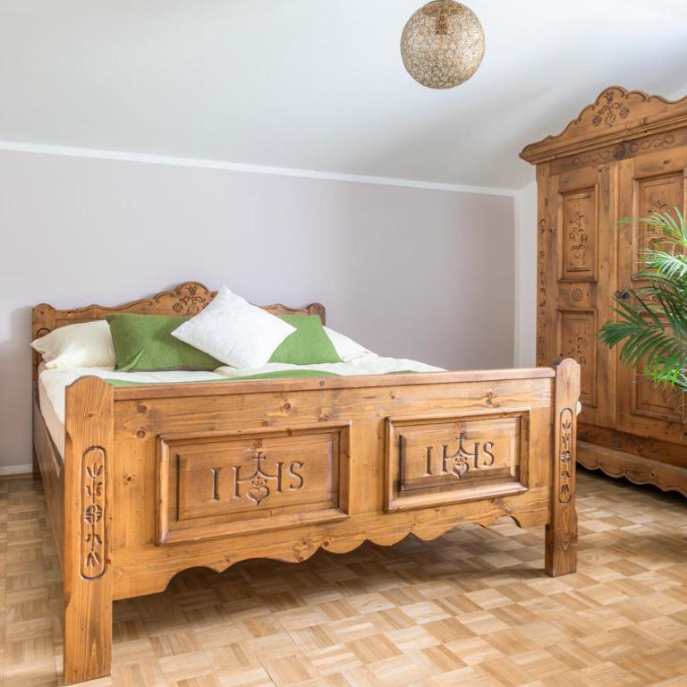 Stadtbauernhof Salzburg - Ferienwohnung - Gut Unterleithen - farm & the city - Two-Bedroom Apartment - 2