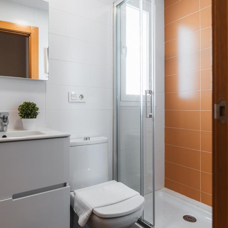 tuGuest Bib Rambla Aparments - Three-Bedroom Apartment with View - 22