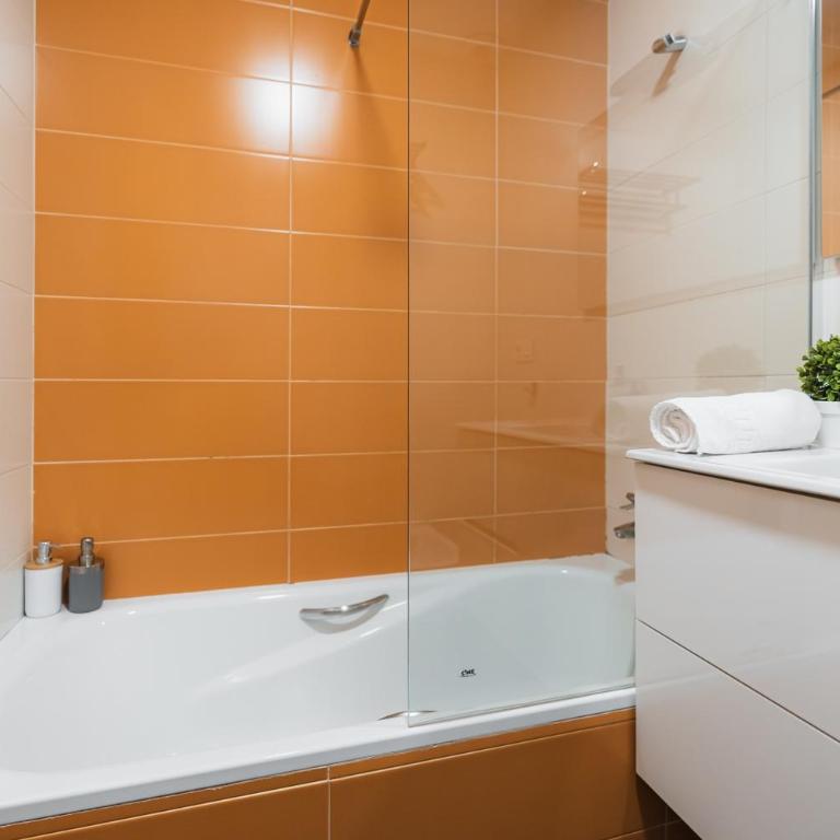 tuGuest Bib Rambla Aparments - Three-Bedroom Apartment with View - 38